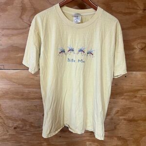 Vintage Funny Ironic Bite Me Embroidered Mosquito Tee Yellow Gray Size Large